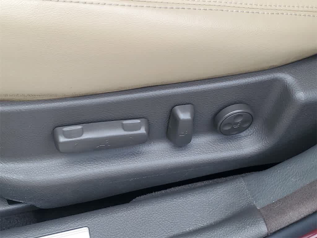 Thumbnail: 2013 Hyundai Genesis - 18