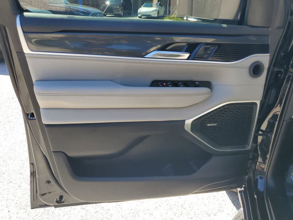 Thumbnail: 2022 Jeep Wagoneer - 17