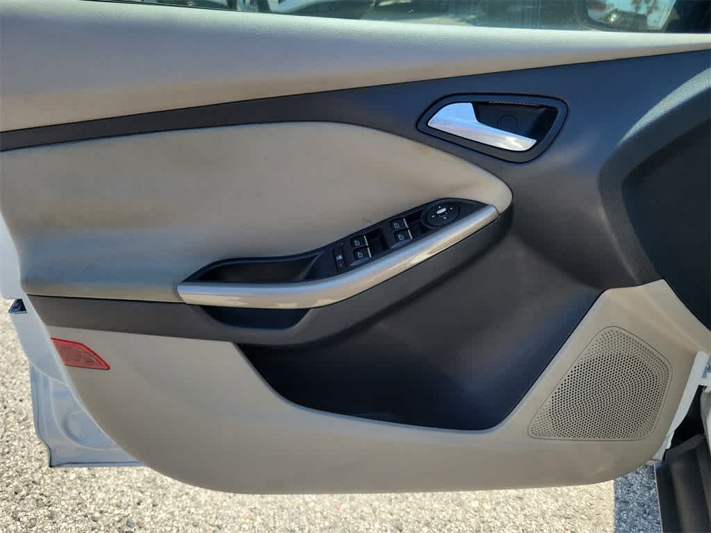 Thumbnail: 2012 Ford Focus - 18