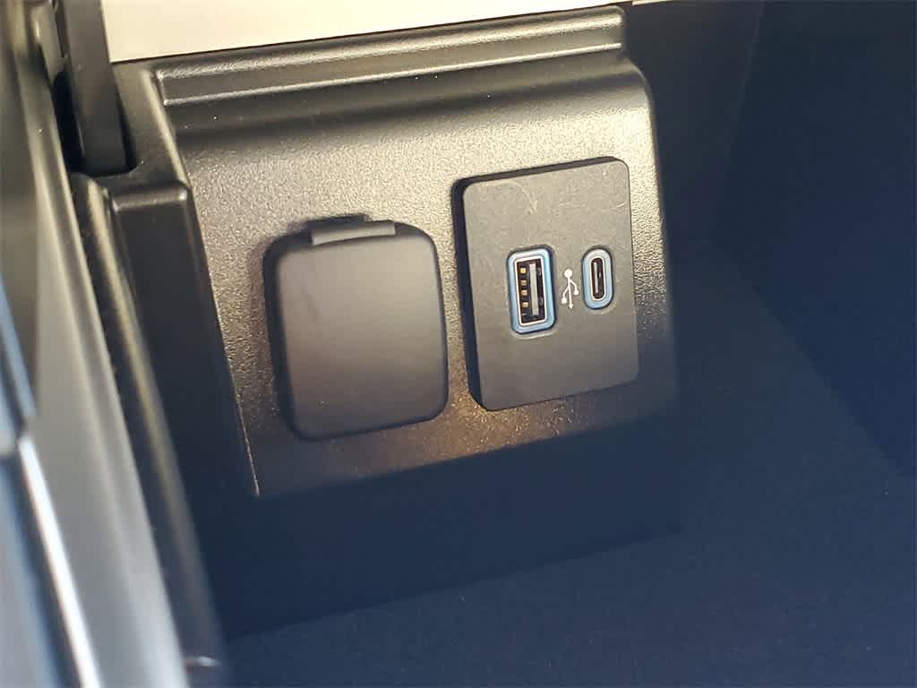 Thumbnail: 2022 Ford Explorer - 29