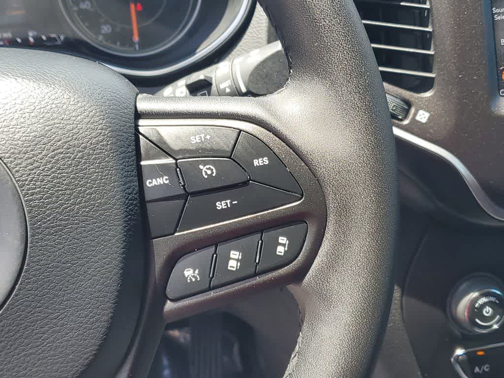 Thumbnail: 2020 Jeep Cherokee - 27