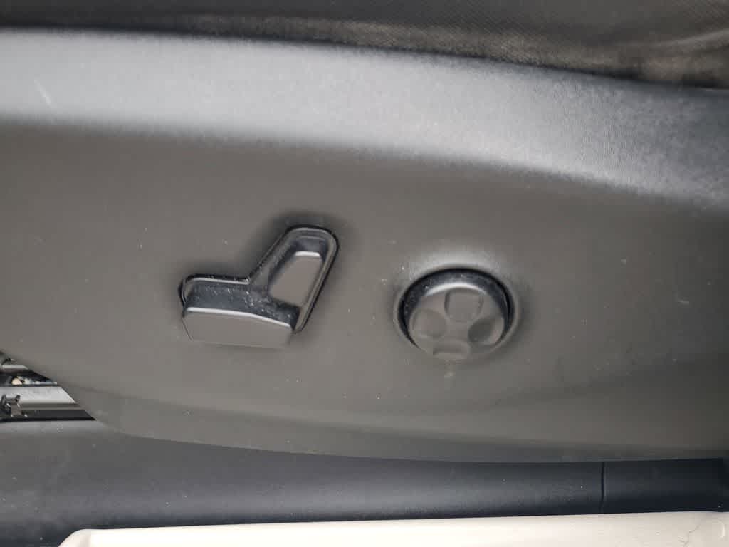 Thumbnail: 2020 Chrysler Pacifica - 18