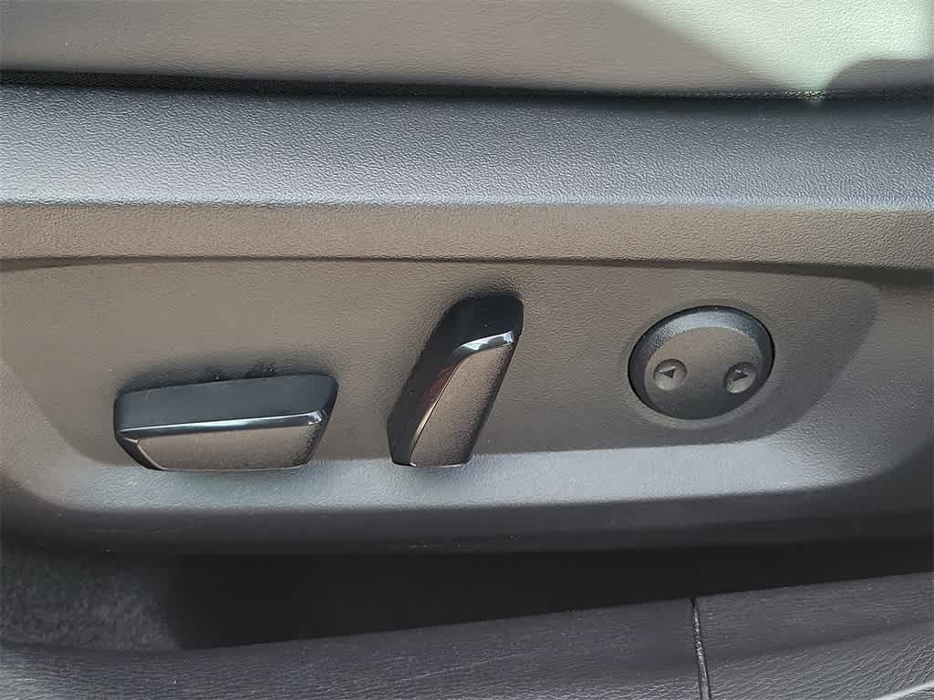 Thumbnail: 2024 Mitsubishi Outlander - 21