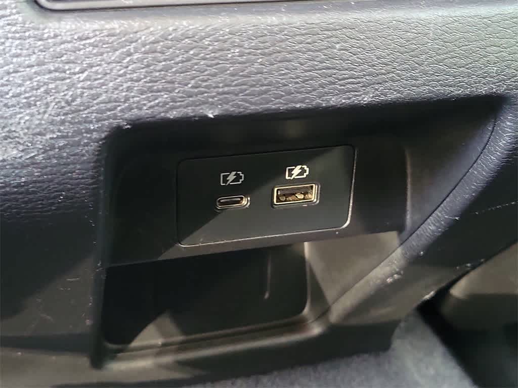 Thumbnail: 2024 Mitsubishi Outlander - 13