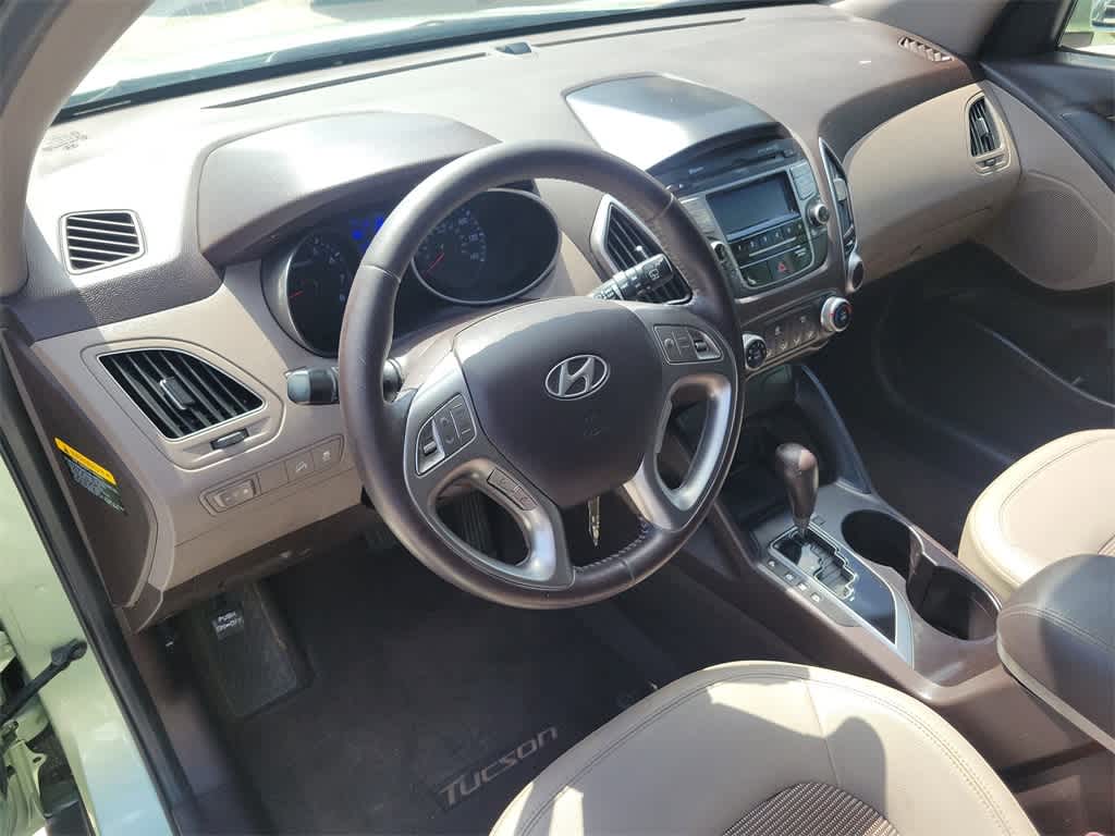 Thumbnail: 2011 Hyundai Tucson - 23