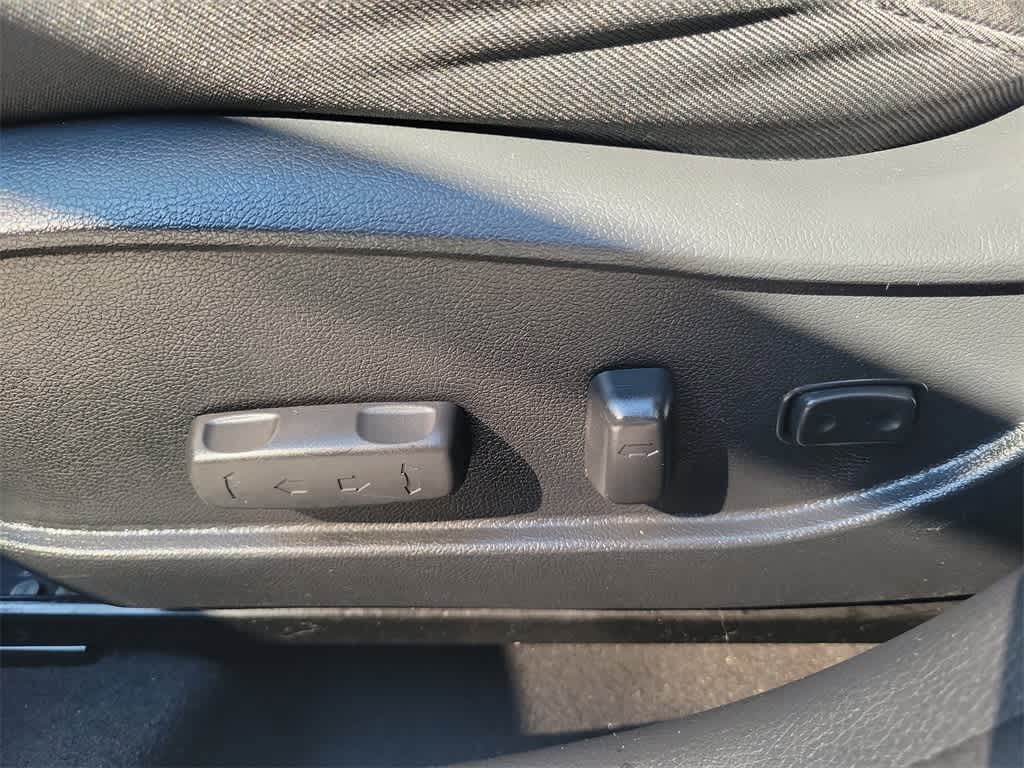 Thumbnail: 2016 Hyundai Elantra - 18