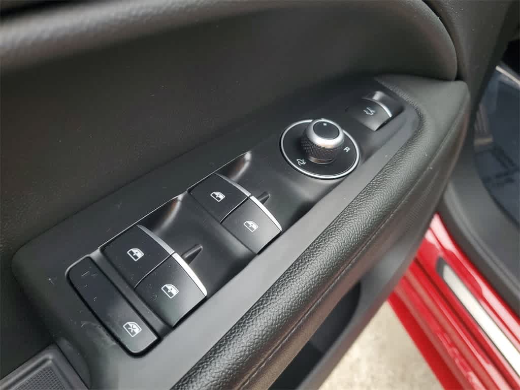 Thumbnail: 2021 Alfa Romeo Stelvio - 20