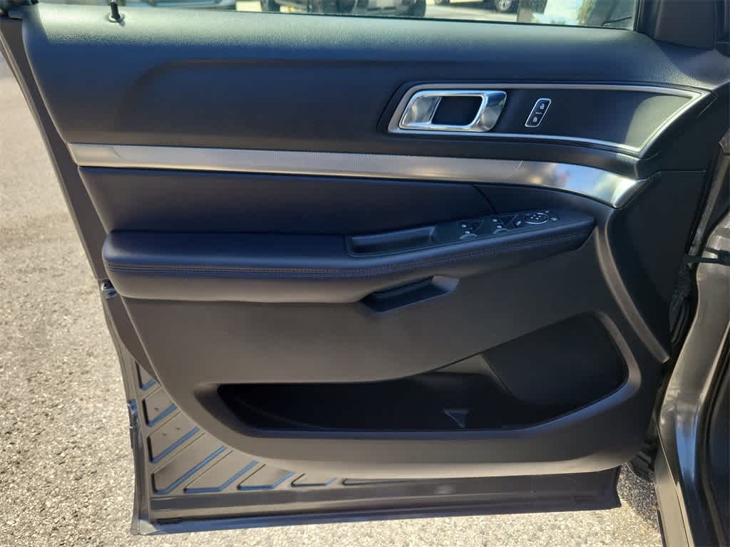 Thumbnail: 2018 Ford Explorer - 15