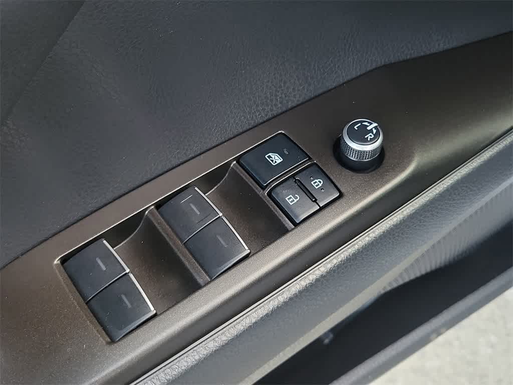 Thumbnail: 2022 Toyota Camry - 17