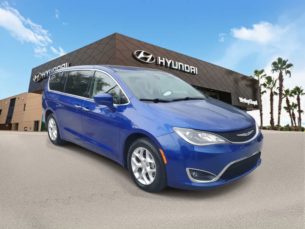 Thumbnail: 2020 Chrysler Pacifica - 4