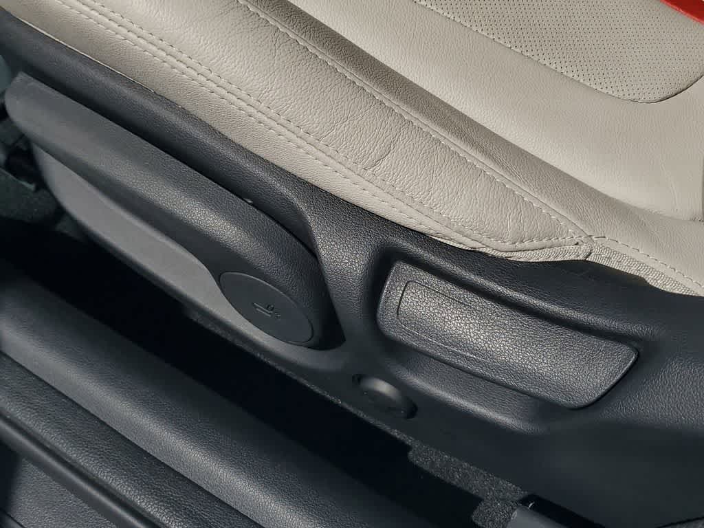 Thumbnail: 2020 Hyundai Veloster - 17