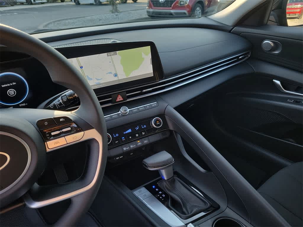 Thumbnail: 2024 Hyundai Elantra - 31