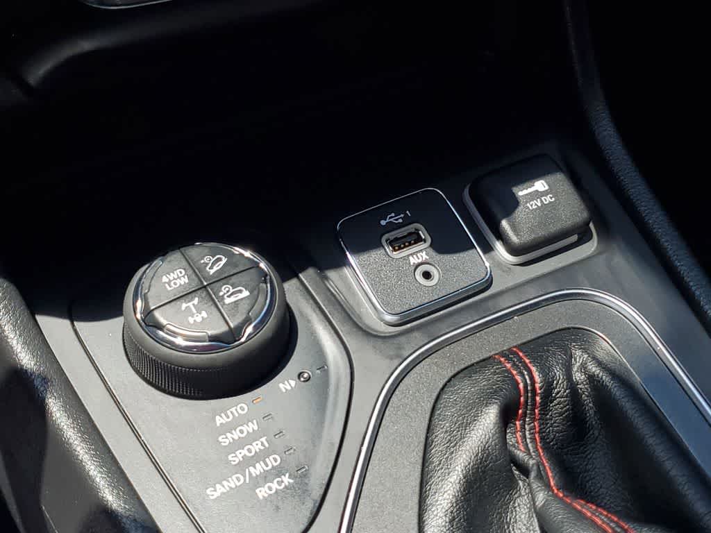 Thumbnail: 2020 Jeep Cherokee - 30