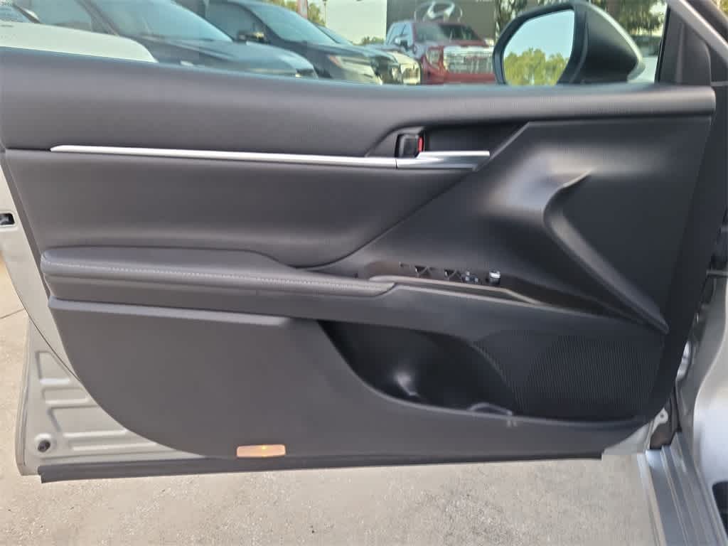 Thumbnail: 2022 Toyota Camry - 16