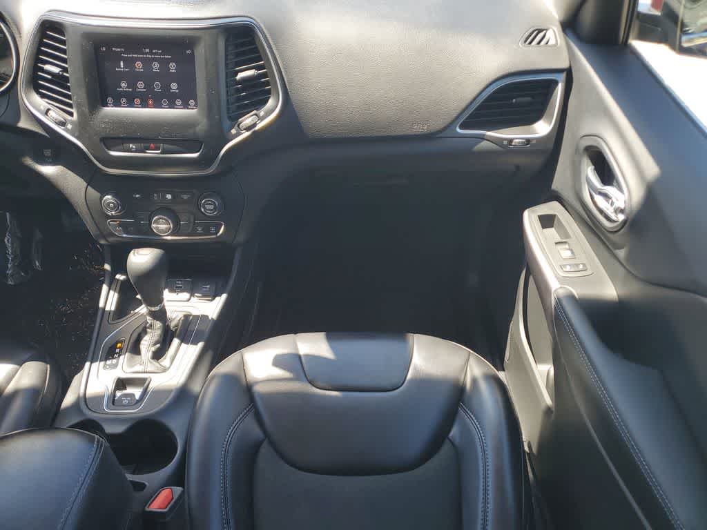 Thumbnail: 2019 Jeep Cherokee - 13