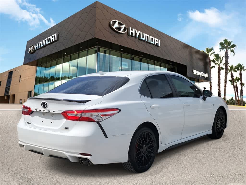 2020 Toyota Camry SE 3