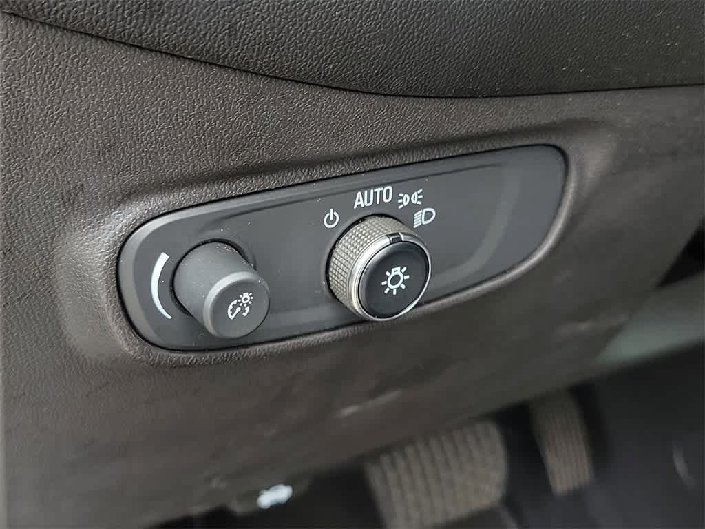 Thumbnail: 2020 Chevrolet Equinox - 21