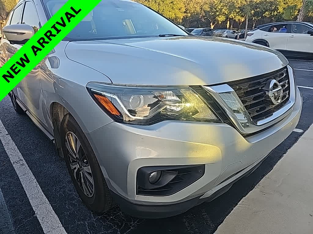 Thumbnail: 2017 Nissan Pathfinder - 3