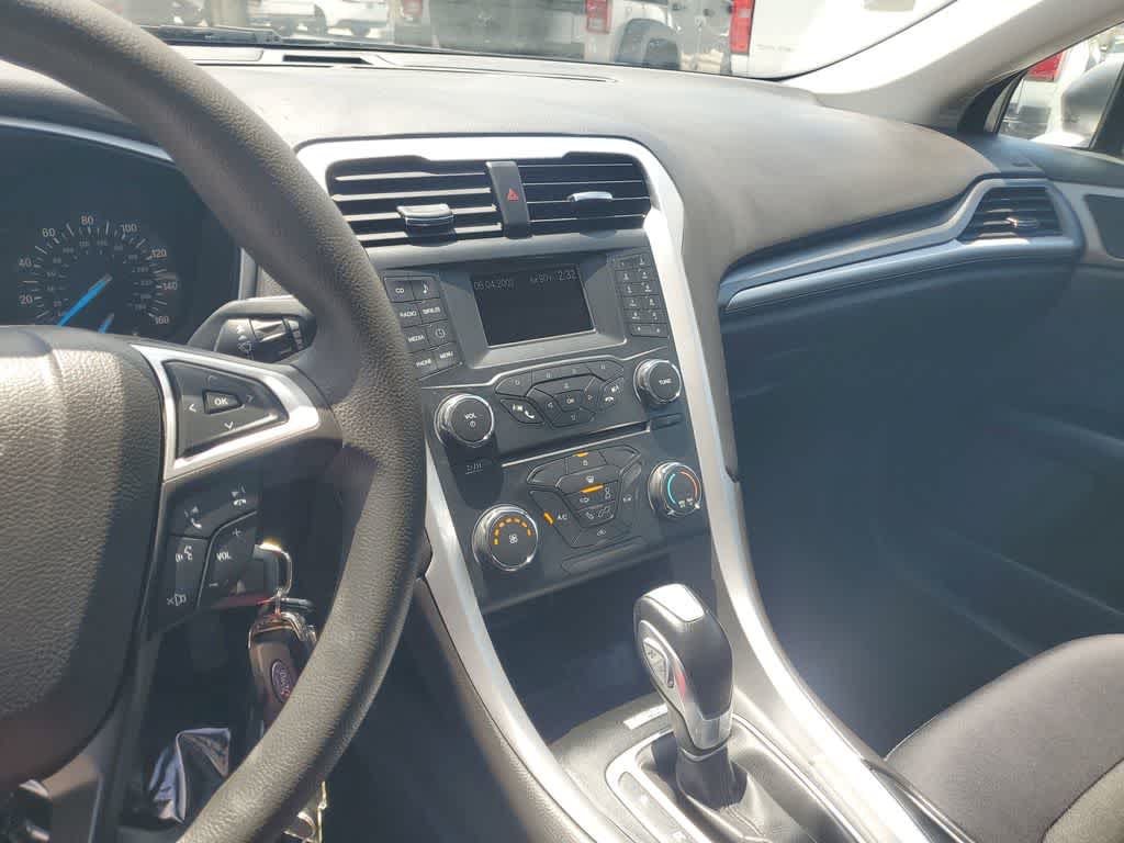 Thumbnail: 2013 Ford Fusion - 32