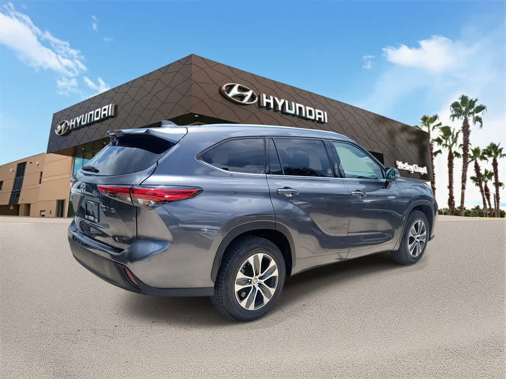 Thumbnail: 2020 Toyota Highlander - 3