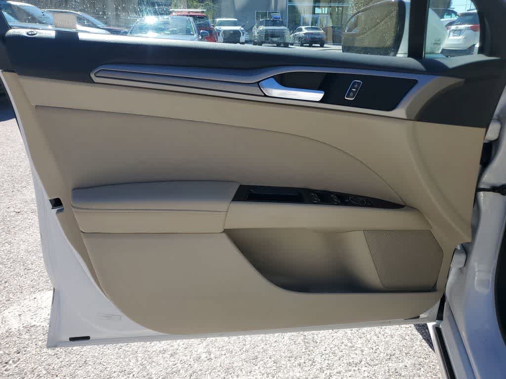 Thumbnail: 2013 Ford Fusion - 17