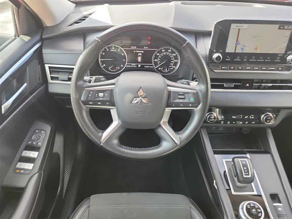 Thumbnail: 2024 Mitsubishi Outlander - 16