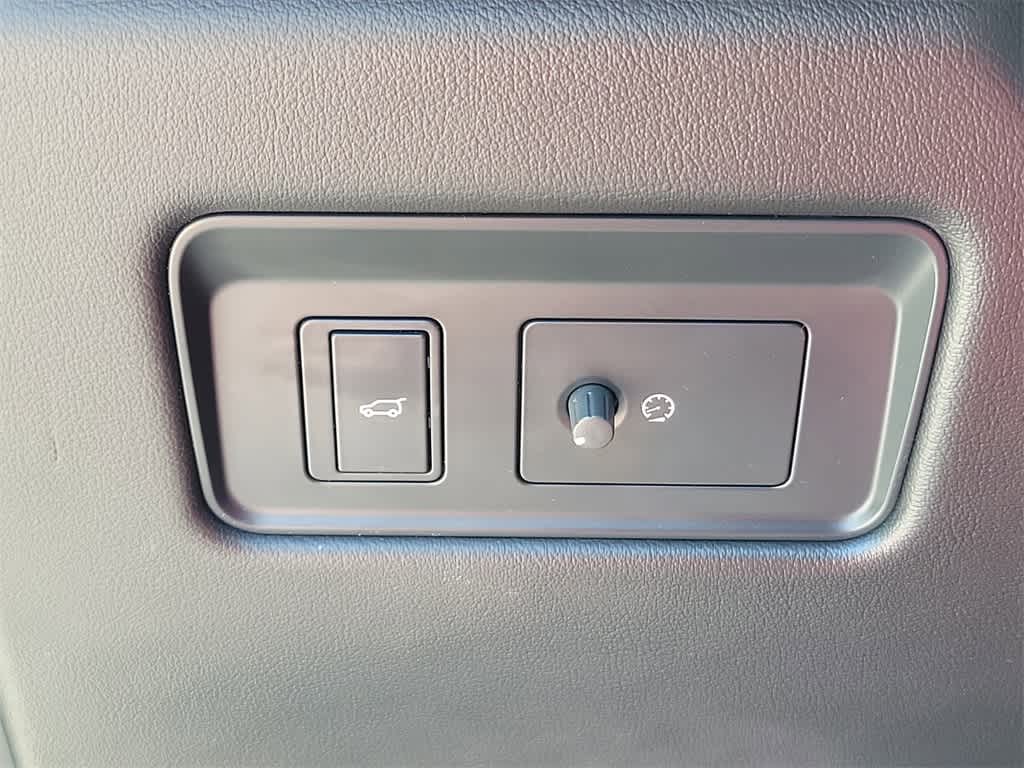 Thumbnail: 2025 Jaguar F-Pace - 23