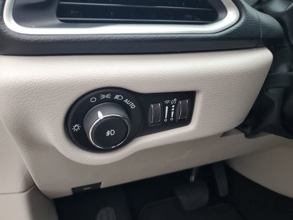 Thumbnail: 2020 Chrysler Pacifica - 19