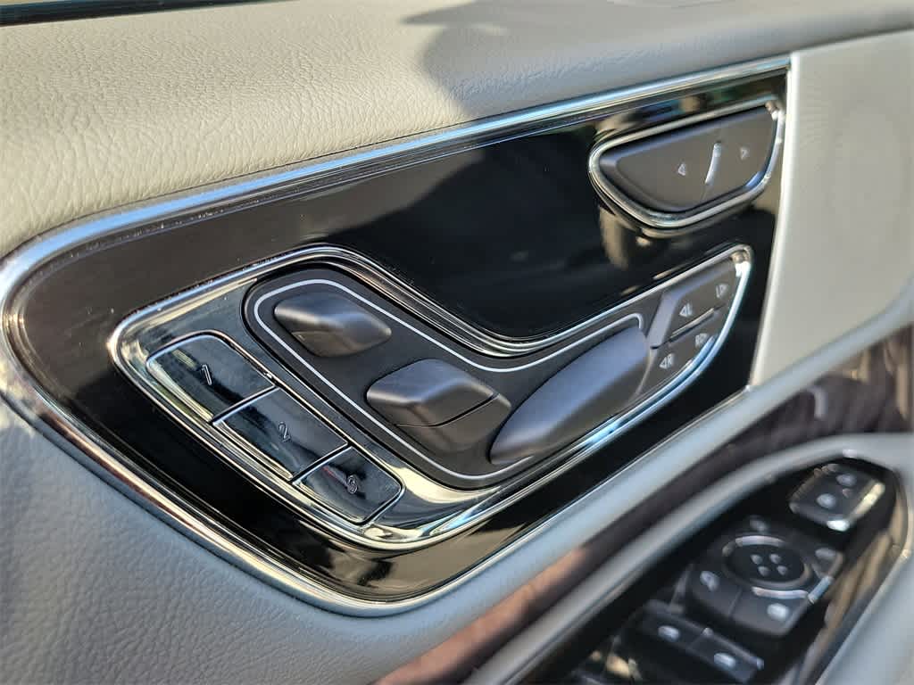 Thumbnail: 2019 Lincoln Navigator - 21