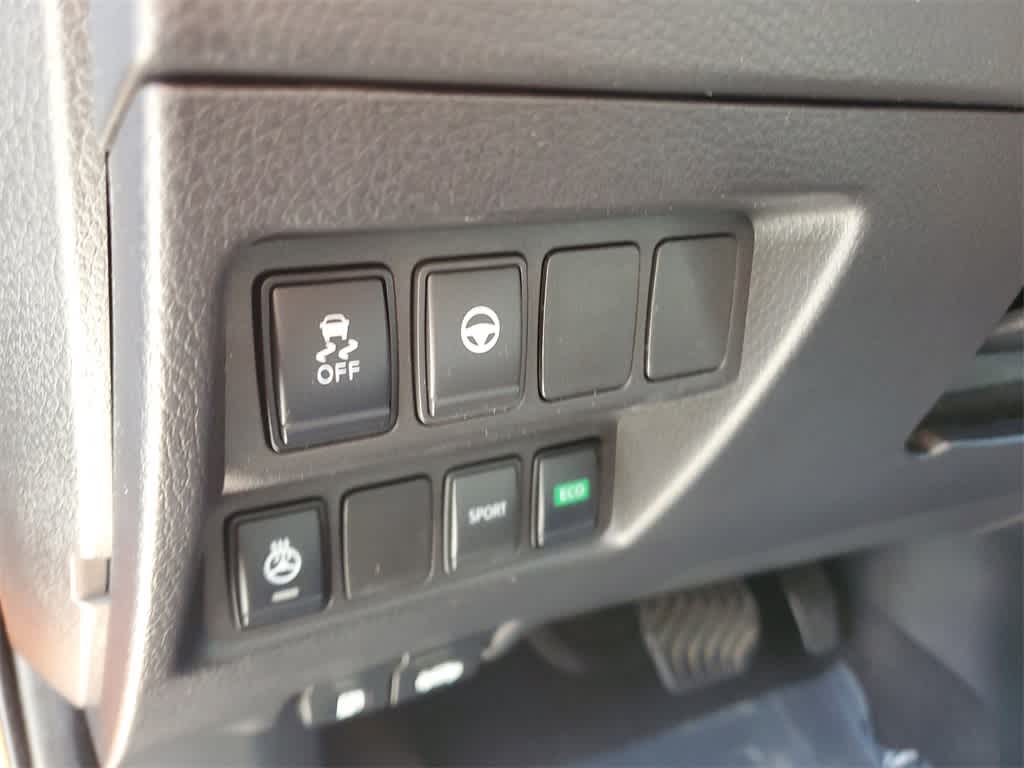 Thumbnail: 2021 Nissan Rogue Sport - 21