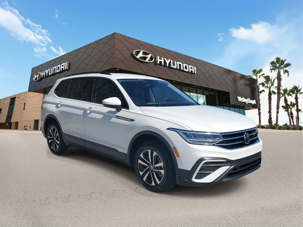 Thumbnail: 2023 Volkswagen Tiguan - 4