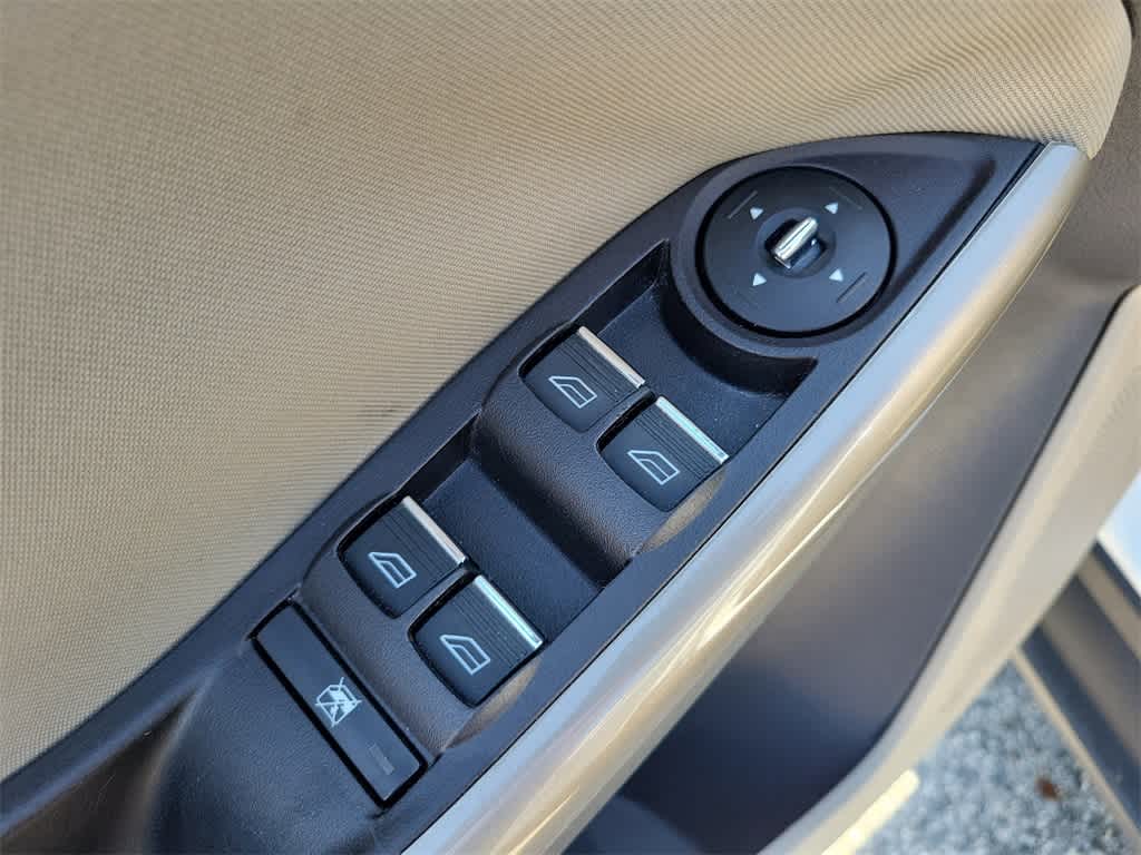 Thumbnail: 2012 Ford Focus - 19