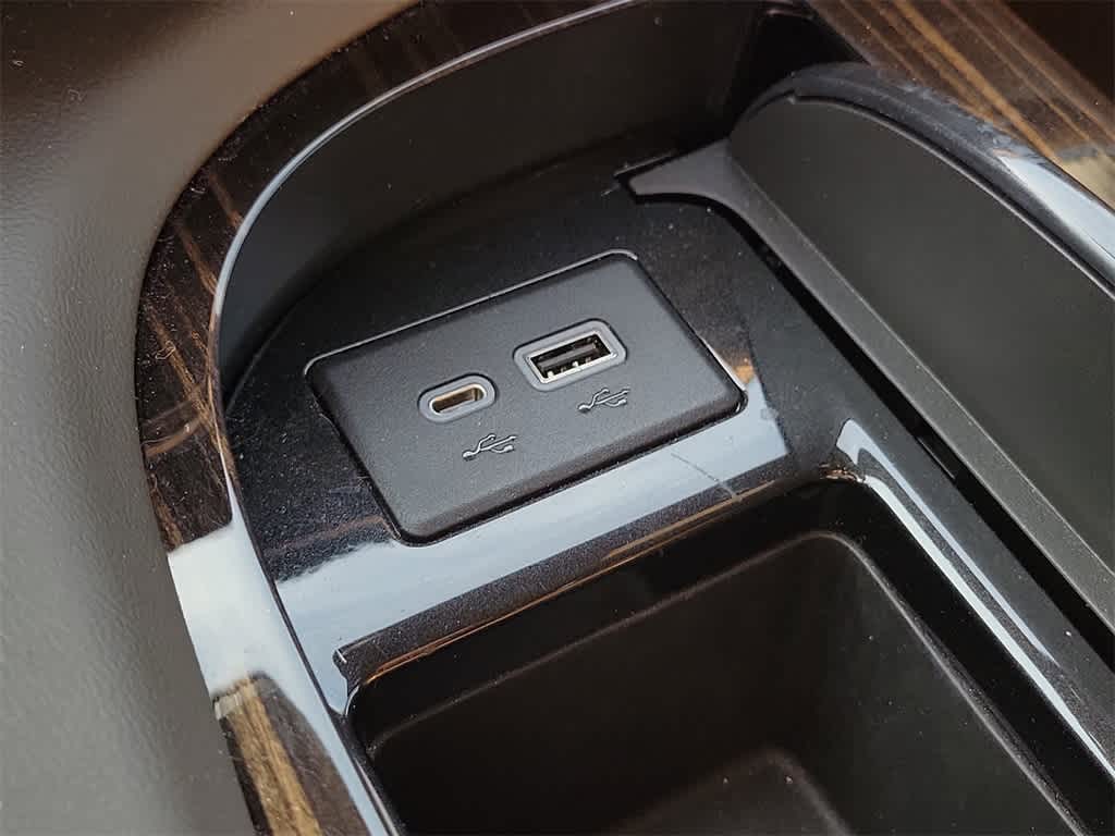 Thumbnail: 2023 Cadillac Escalade - 32