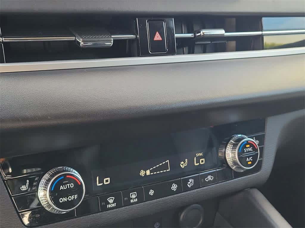 Thumbnail: 2024 Mitsubishi Outlander - 30