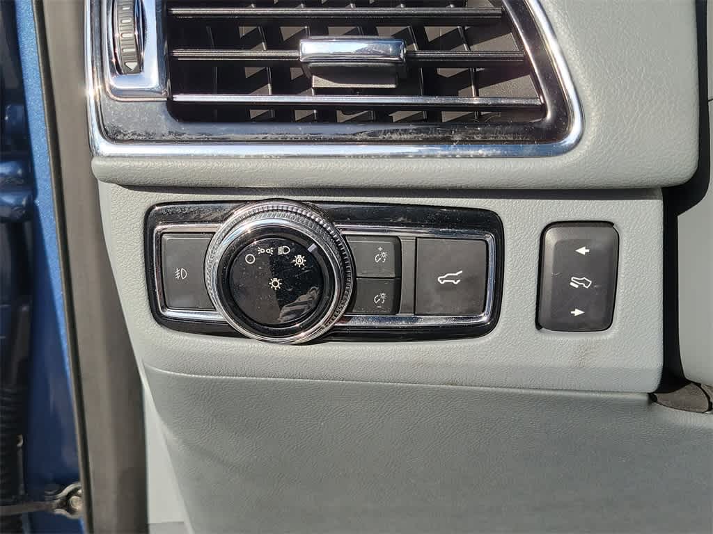 Thumbnail: 2019 Lincoln Navigator - 22