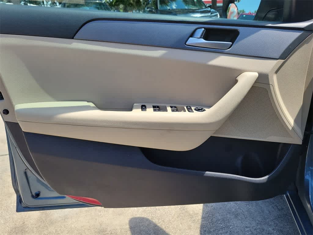 Thumbnail: 2016 Hyundai Sonata - 17