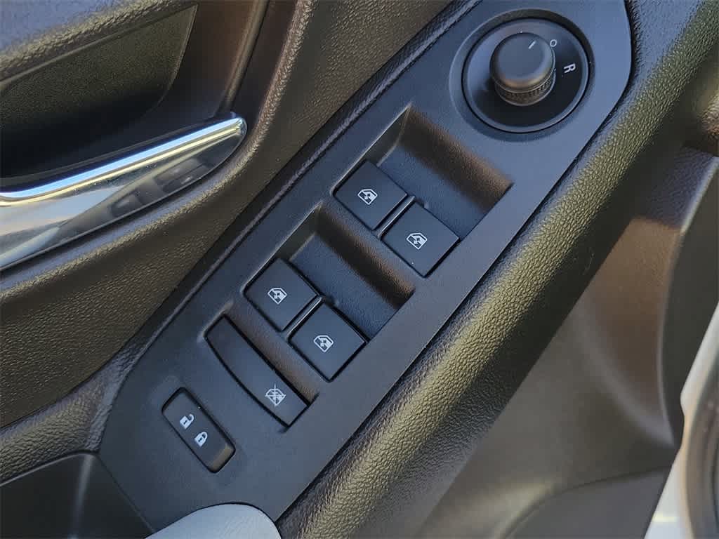 Thumbnail: 2019 Chevrolet Trax - 17