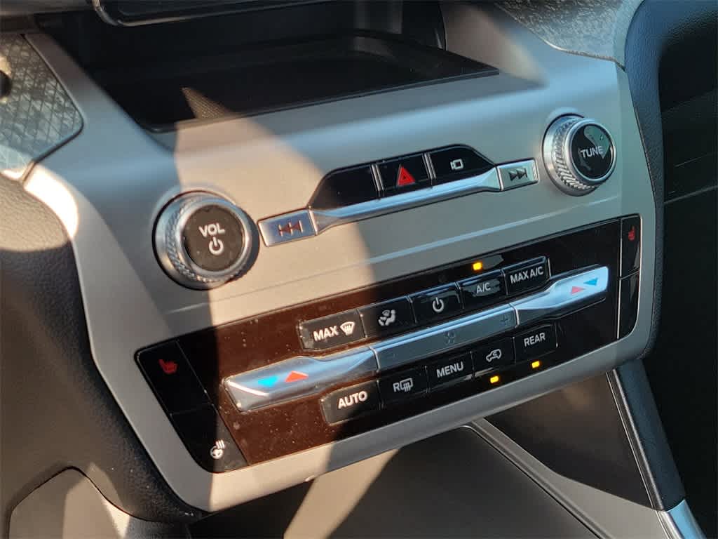 Thumbnail: 2022 Ford Explorer - 27