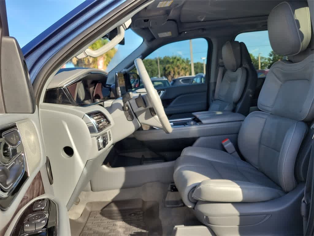 Thumbnail: 2019 Lincoln Navigator - 17
