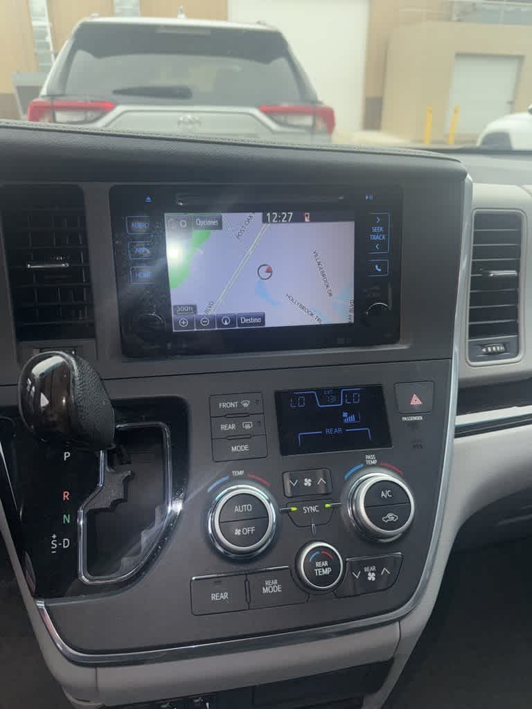 Thumbnail: 2015 Toyota Sienna - 2