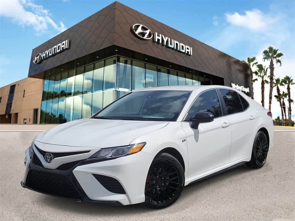 2020 Toyota Camry SE Hero Image