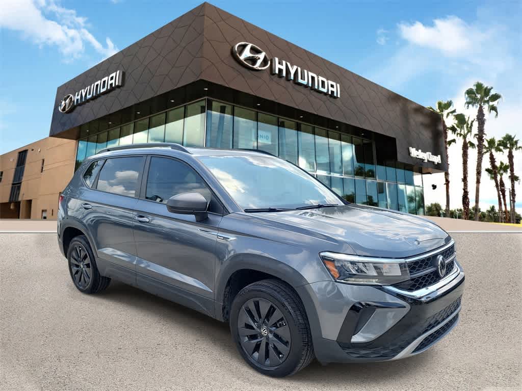 Thumbnail: 2022 Volkswagen Taos - 4