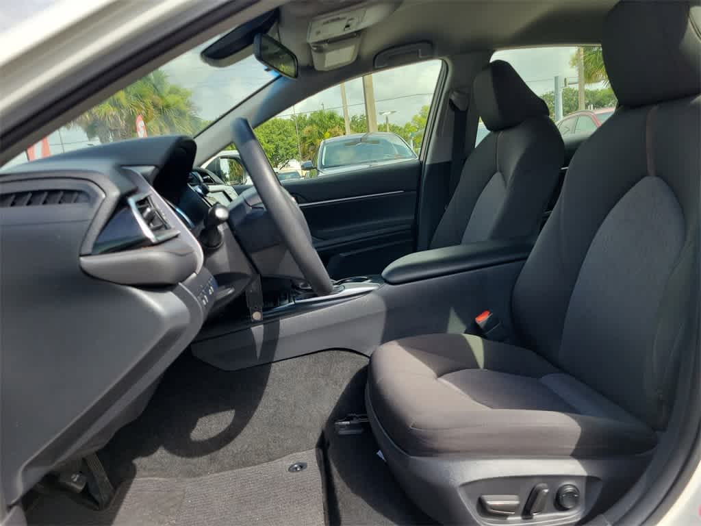 Thumbnail: 2018 Toyota Camry - 15