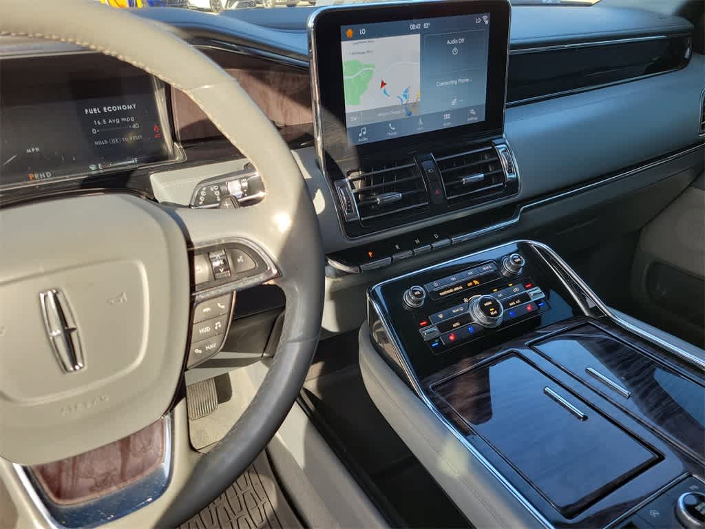 Thumbnail: 2019 Lincoln Navigator - 31