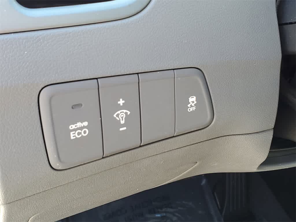 Thumbnail: 2016 Hyundai Elantra - 19