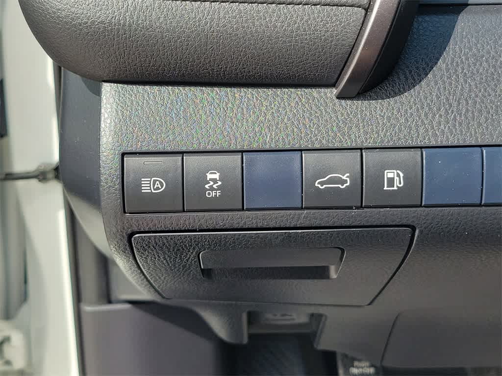Thumbnail: 2018 Toyota Camry - 21