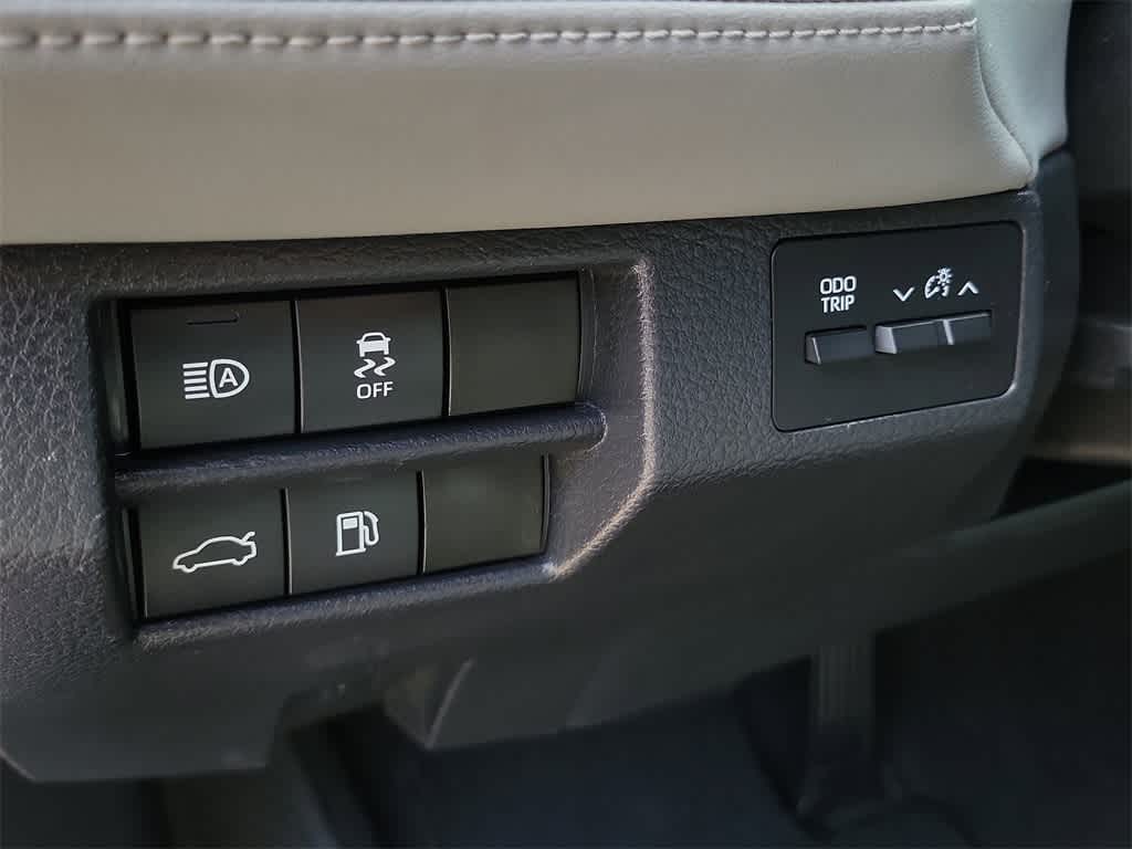 Thumbnail: 2021 Toyota Avalon - 20
