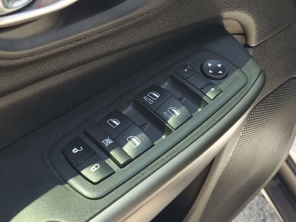 Thumbnail: 2020 Jeep Cherokee - 18
