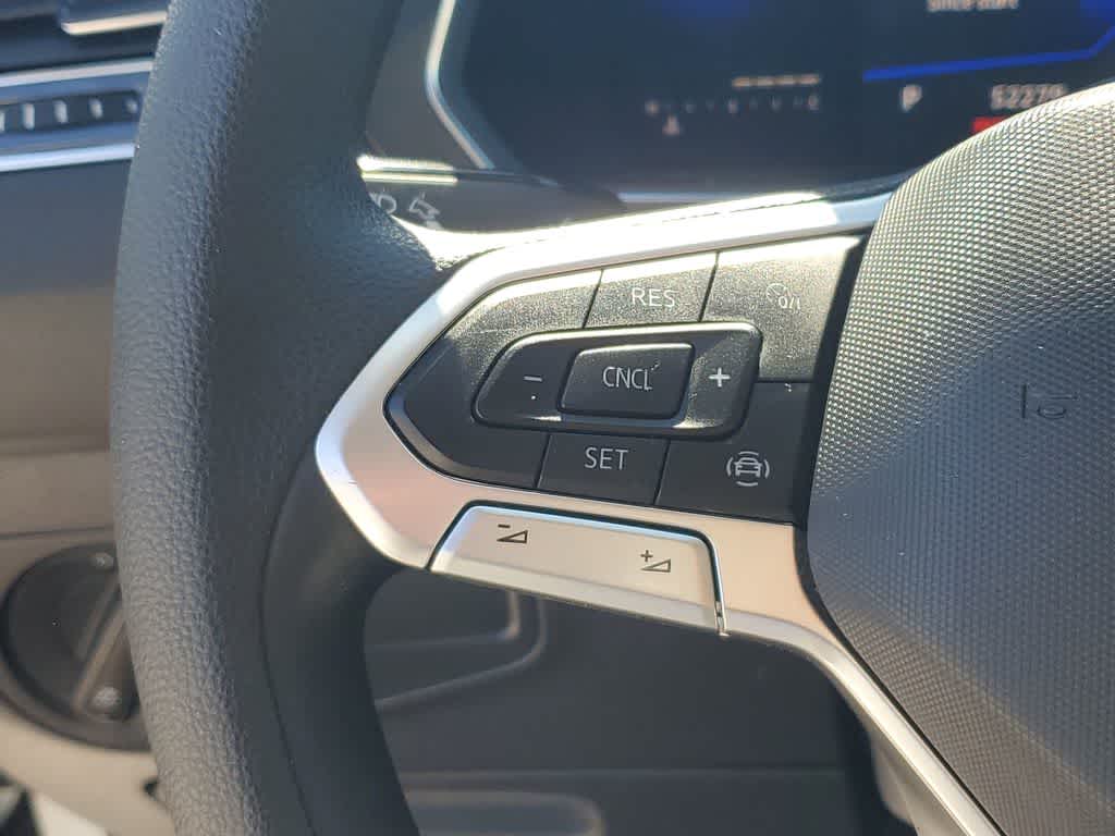 Thumbnail: 2023 Volkswagen Tiguan - 25