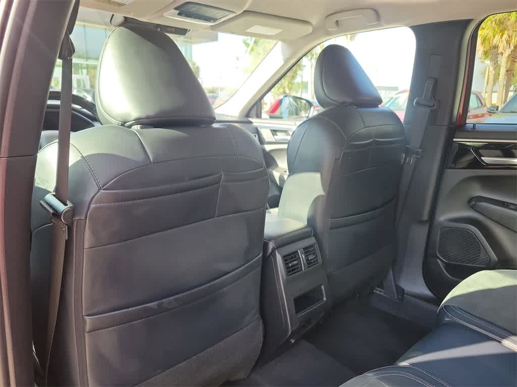 Thumbnail: 2024 Mitsubishi Outlander - 12